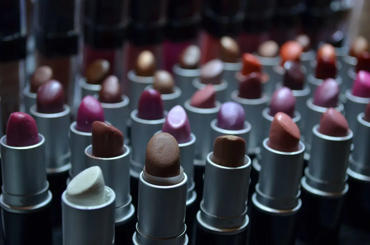 Rows of lipstick tubes in different shades of red and pink