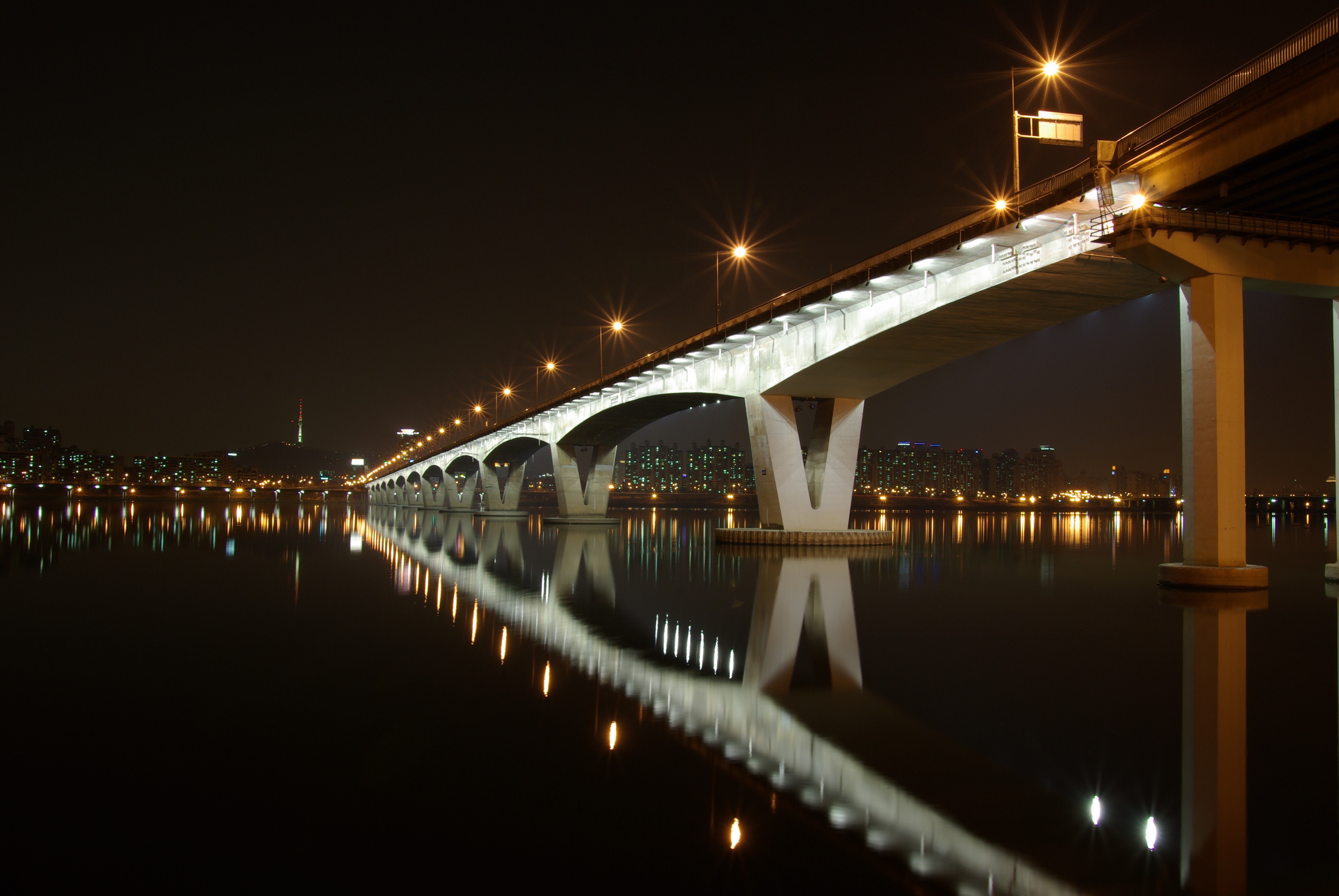 Мост жизни. Река Хан в Сеуле мост. Сеульский мост Южная Корея. Мост МАПО В Южной Корее ночью. Мост в Корее Сеул.