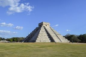 ancient chichen itza yucatan pyramids maya