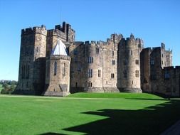 alnwick castle at sunny day, uk, england, Northumberland