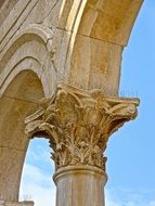 rock column arch decorative small capitals