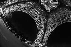 Tour Eiffel is a famous monument in Paris