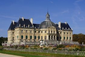 ChÃ¢teau de Vaux-le-Vicomte, baroque mansion in garden, france, Maincy