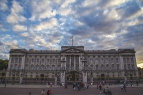 buckingham palace clouds sky day view