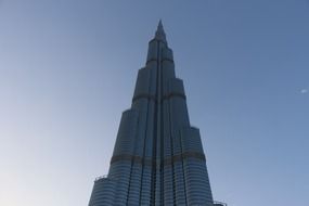 burj kalifa skyscraper in dubai at the daytime