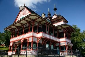 Maměnka, decorated traditional log building, czech, pustevny