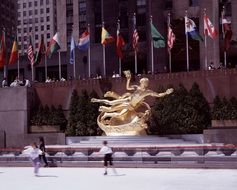 new york city rockefeller center golden statue