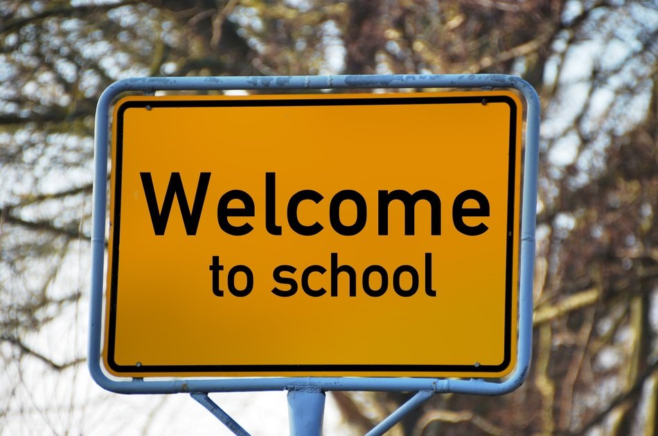 road sign welcome to school