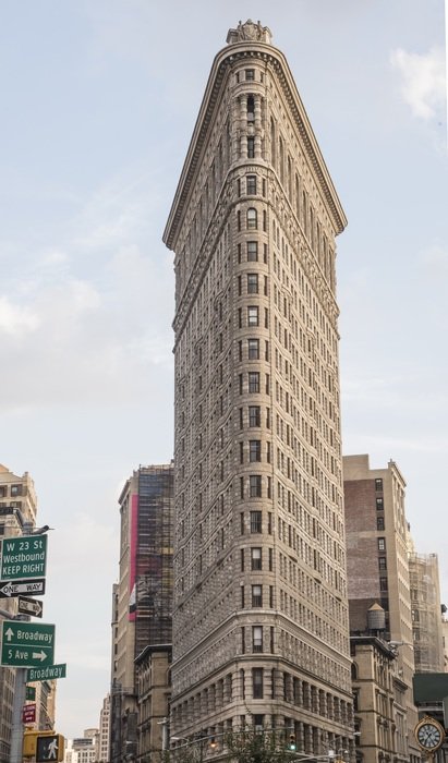 A building in the form of an flatiron in Manhattan