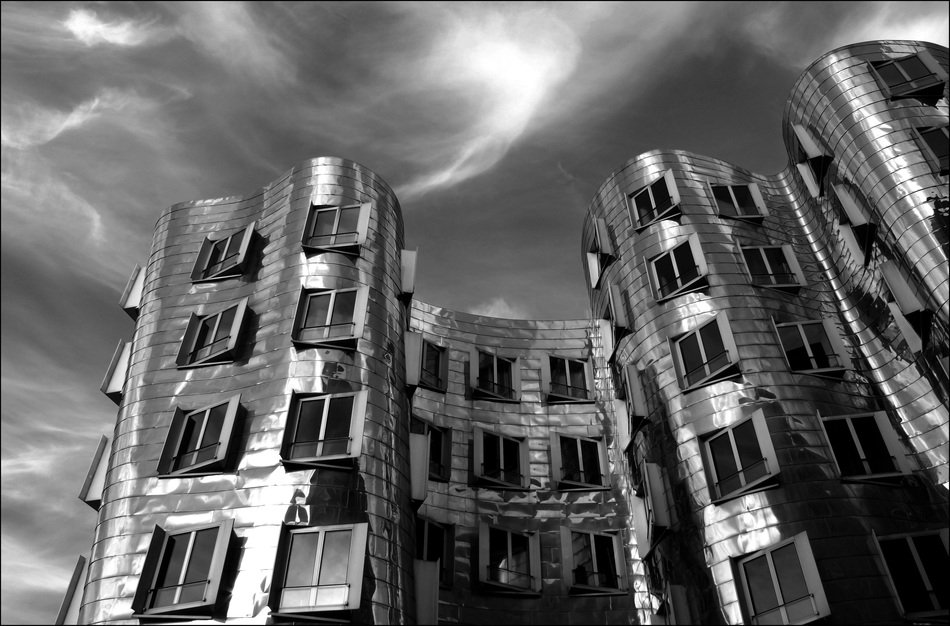 Black and white photo of Düsseldorf Hafen