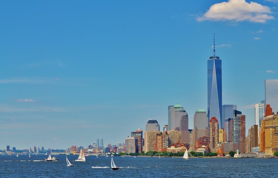 sailing boats on water at brooklyn skyline, usa, manhattan, new york city