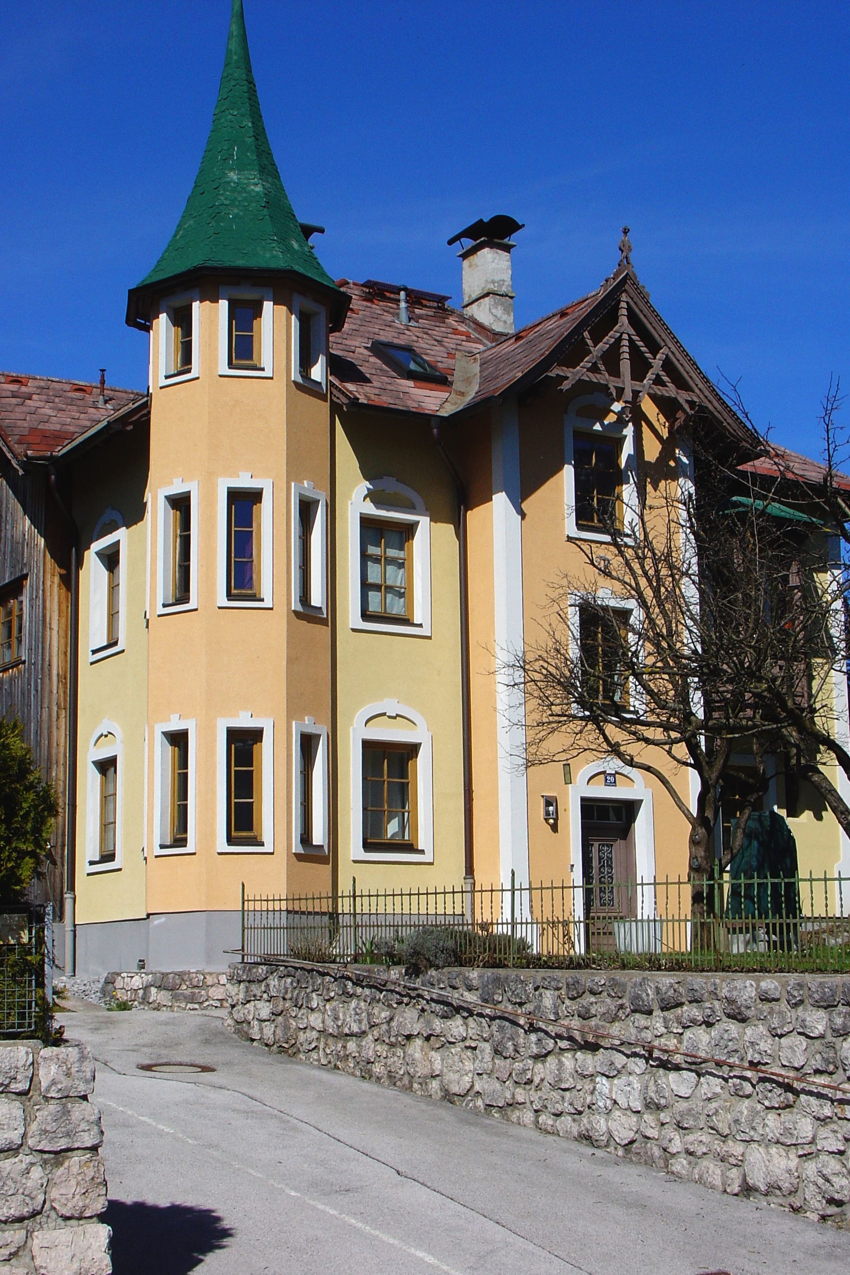 Yellow facade of the villa free image download