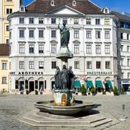 Austriabrunnen fountain on plaza, Austria, Vienna