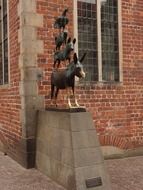 bremen town musicians, Bronze statue at the town hall, germany
