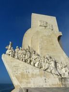 PadrÃ£o dos descobrimentos on a blue background