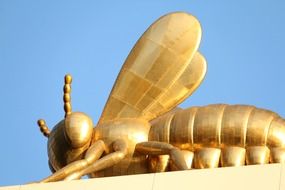 bee gold statue on eureka tower in melburne