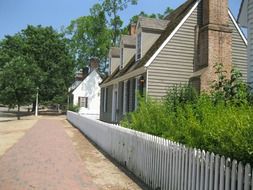 perspective picture of old street, usa, virginia, williamsburg