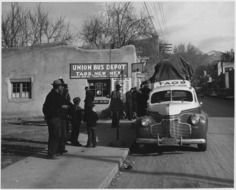 photo of 1941 people and taxis in New Mexico