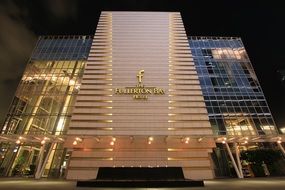 fullerton bay hotel in singapore at night