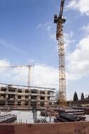 construction crane with lattice boom