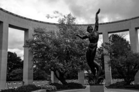 statue of national world war II memorial