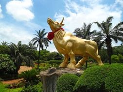 statue of the golden bull in china