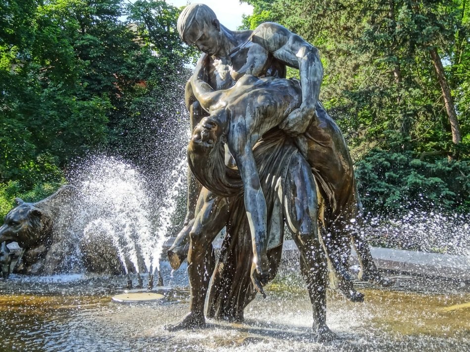 man holding woman, bronze sculpture of Deluge Fountain, poland, bydgoszcz