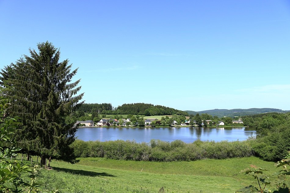 landscape of settons lake in morvan