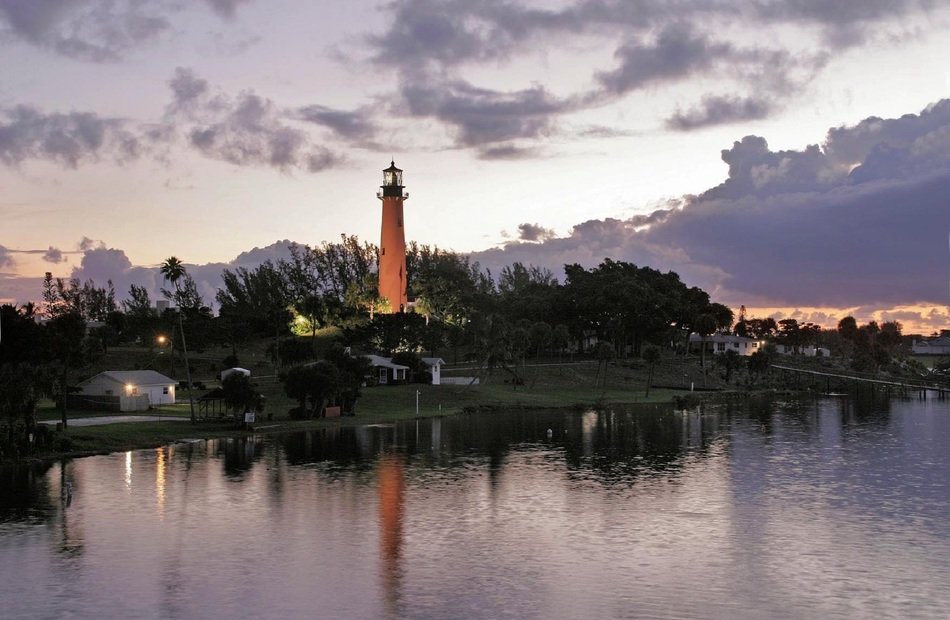 Encouraging lighthouse on the coastline