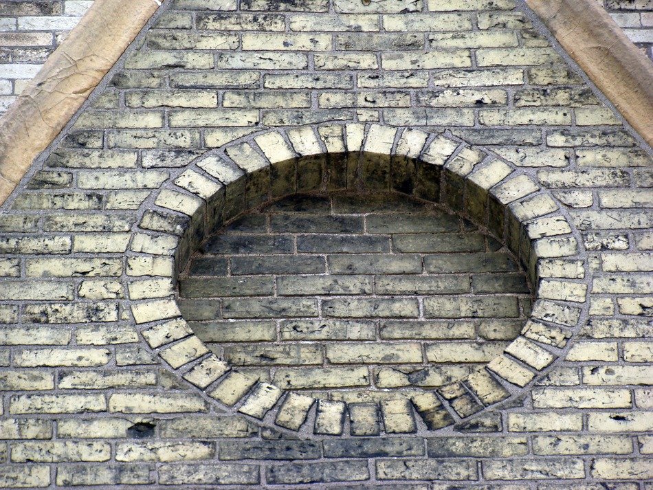 brick circle, pattern on facade