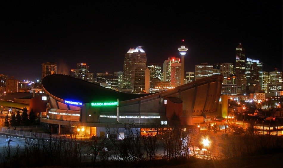 landscape of scotiabank saddledome in Calgary at night