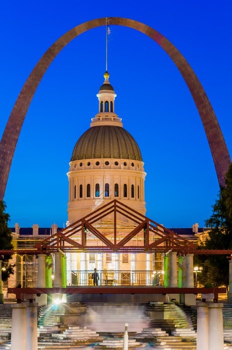 old courthouse building in gateway to the west arch at evening, usa, missouri