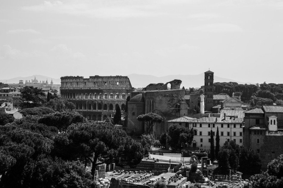 Rome coliseum in black and white