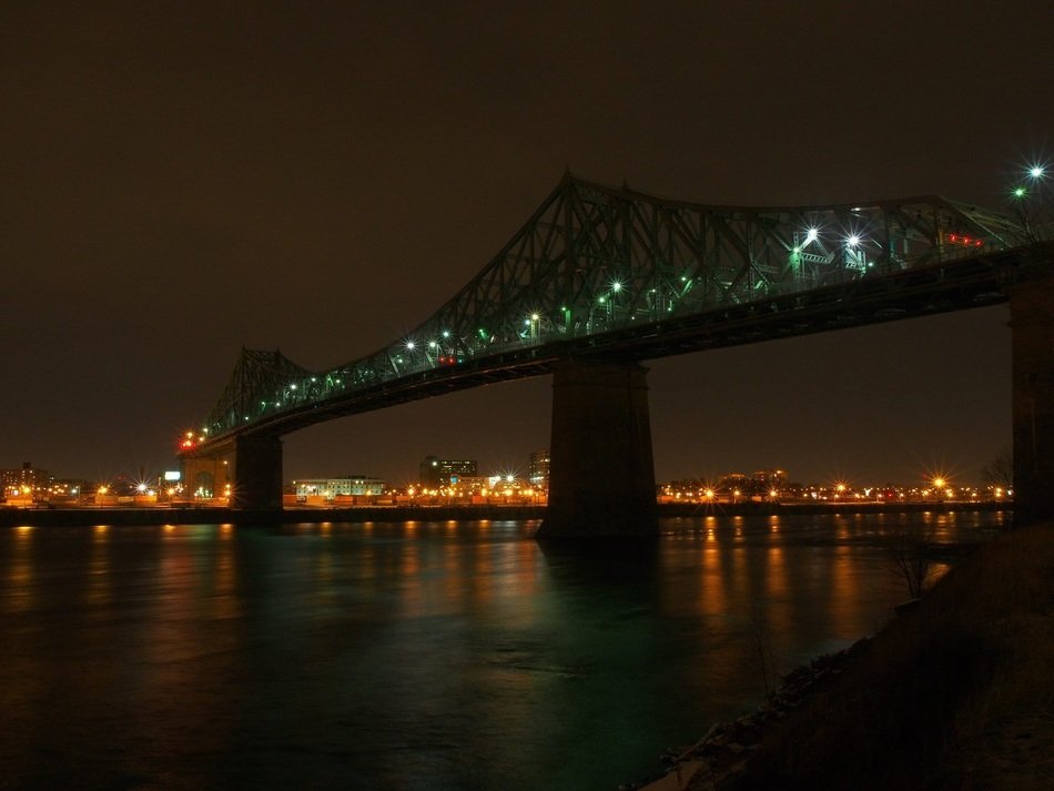 bridge over the river at night