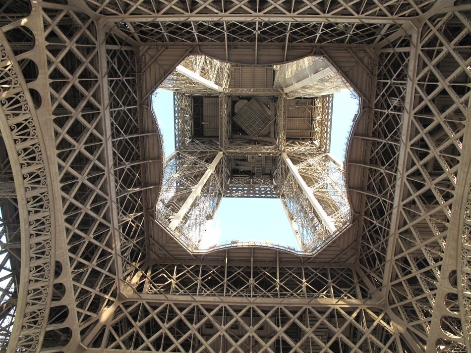 architecture of the eiffel tower in the middle