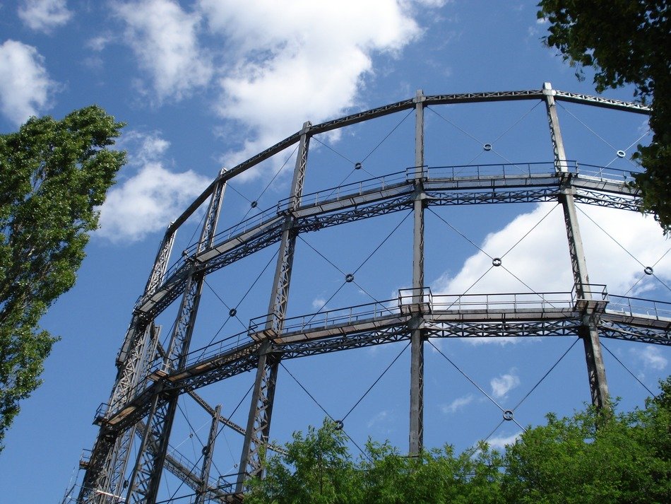 metal construction in the form of a circle