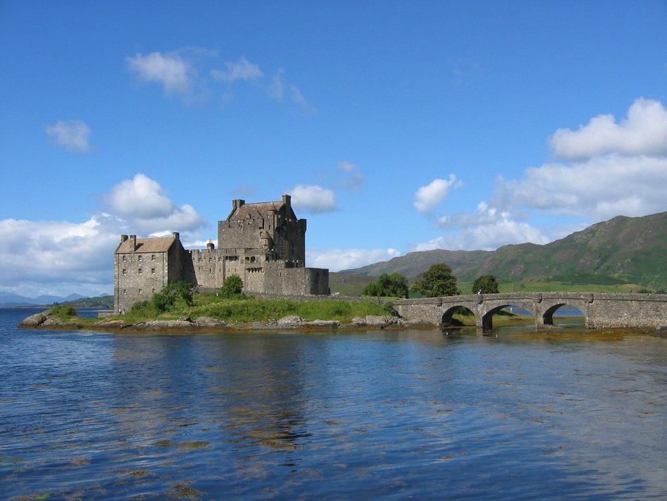 Majestic castle in Scotland free image download