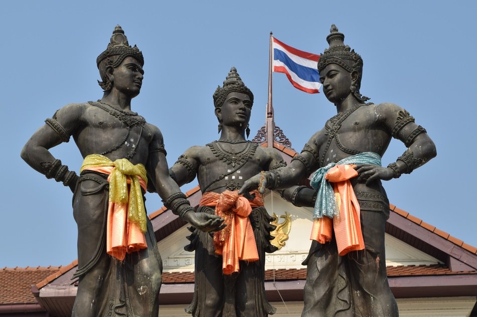 three kings statues chiang mai thailand