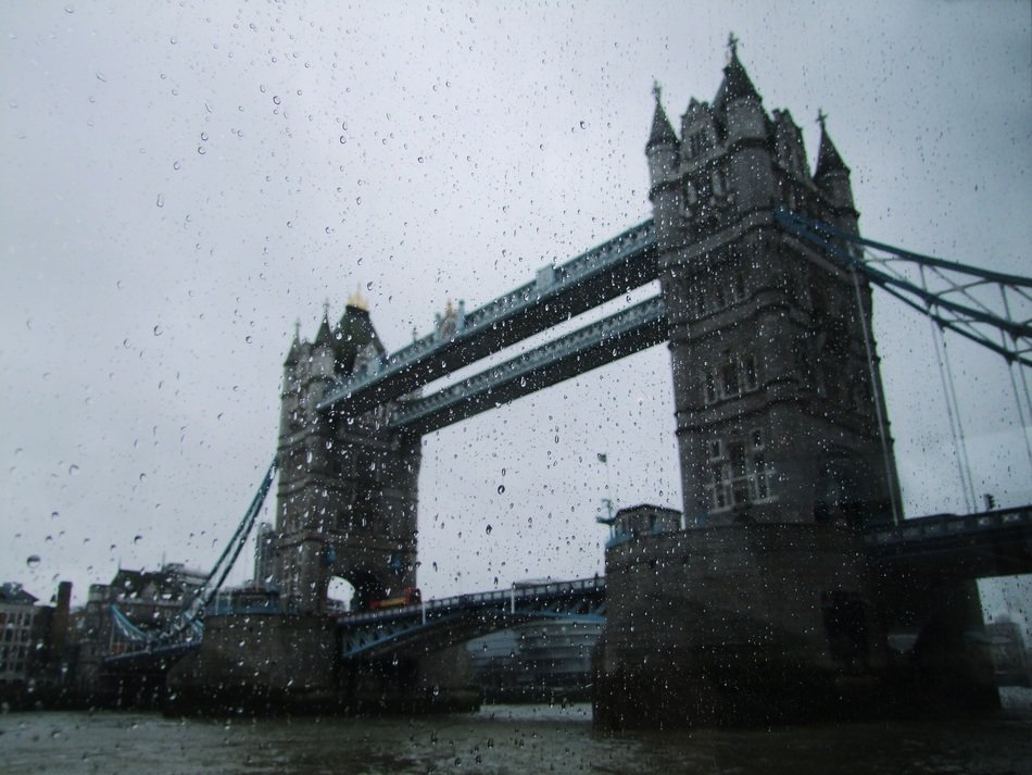 panoramic view of the London bridge in the rain