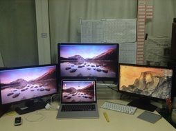 mac monitor in room