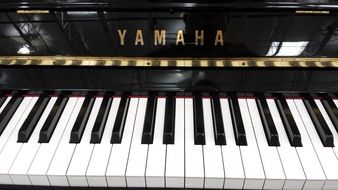 yamaha piano keyboard close up