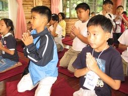 praying children in school