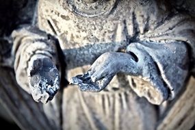 hands of the stone sculpture