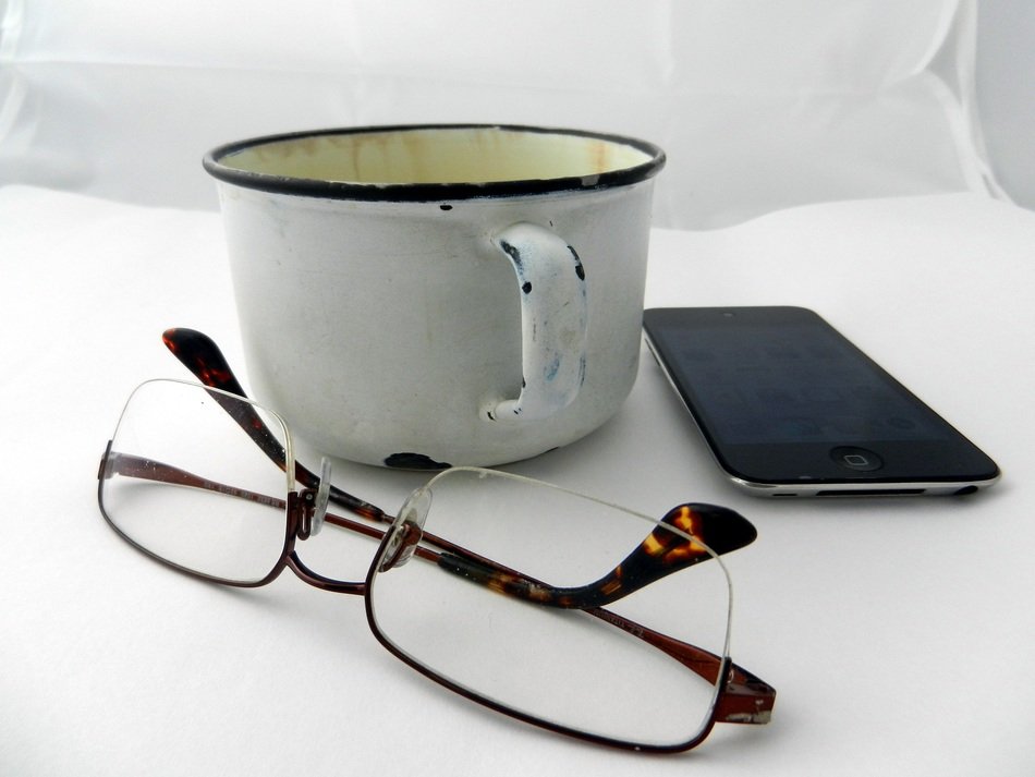 breakfast cup and glasses and phone