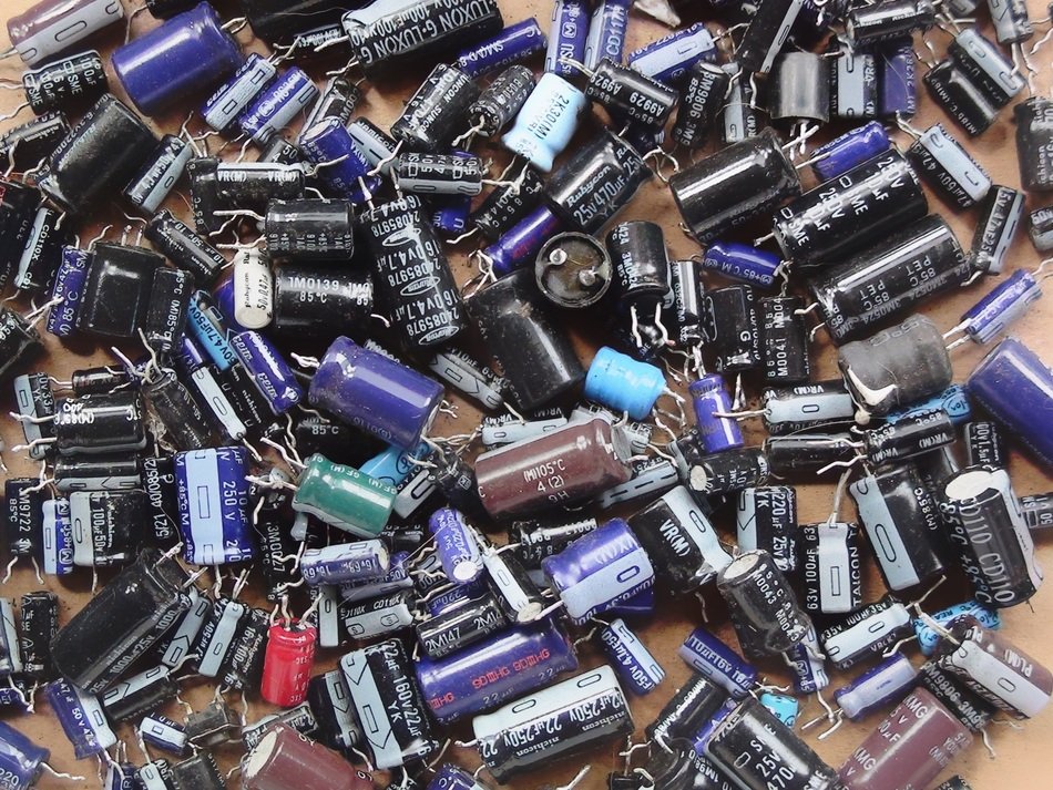 many electric capacitors