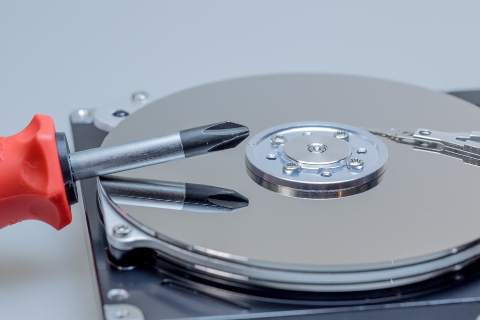 Screwdrivers on the hard disk