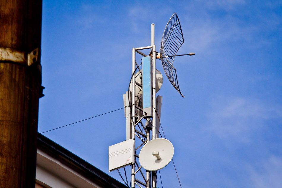 wireless internet antenne on roof