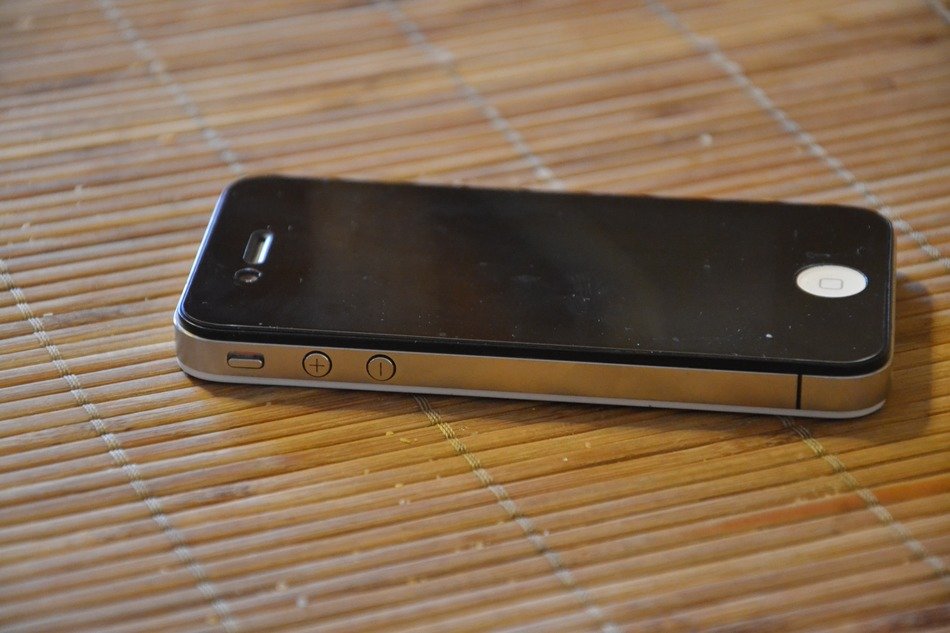 iphone 4 is the electronic equipment