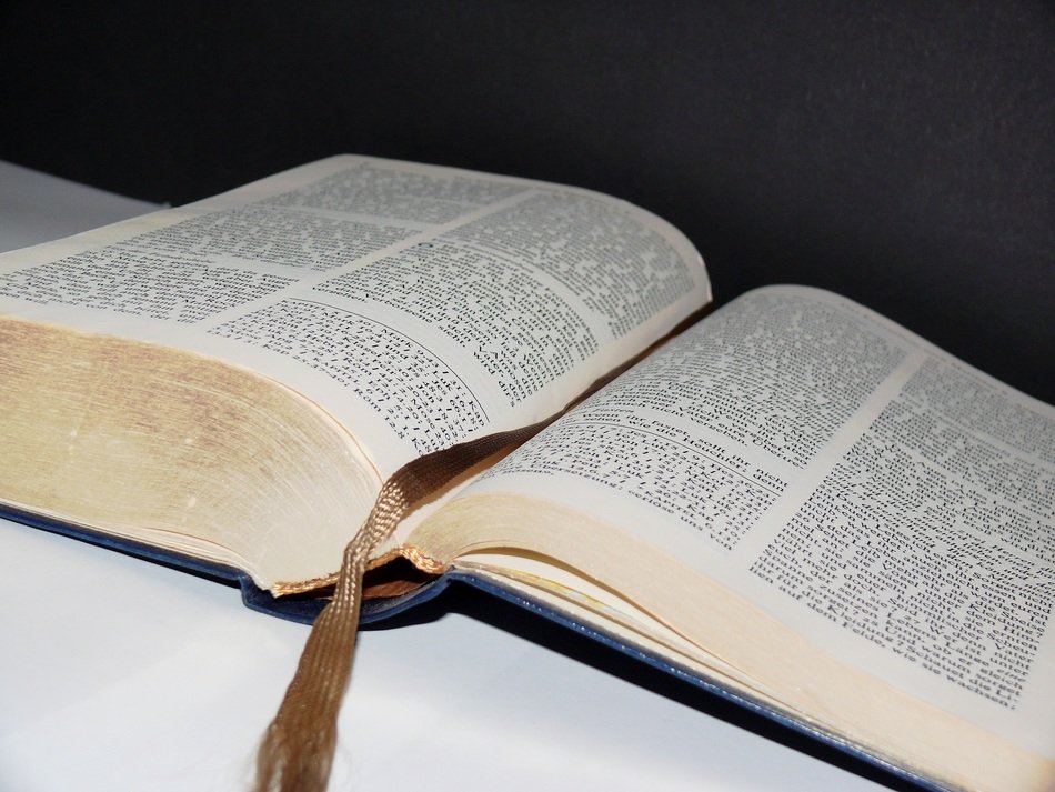 Using bookmark in the process of reading a book