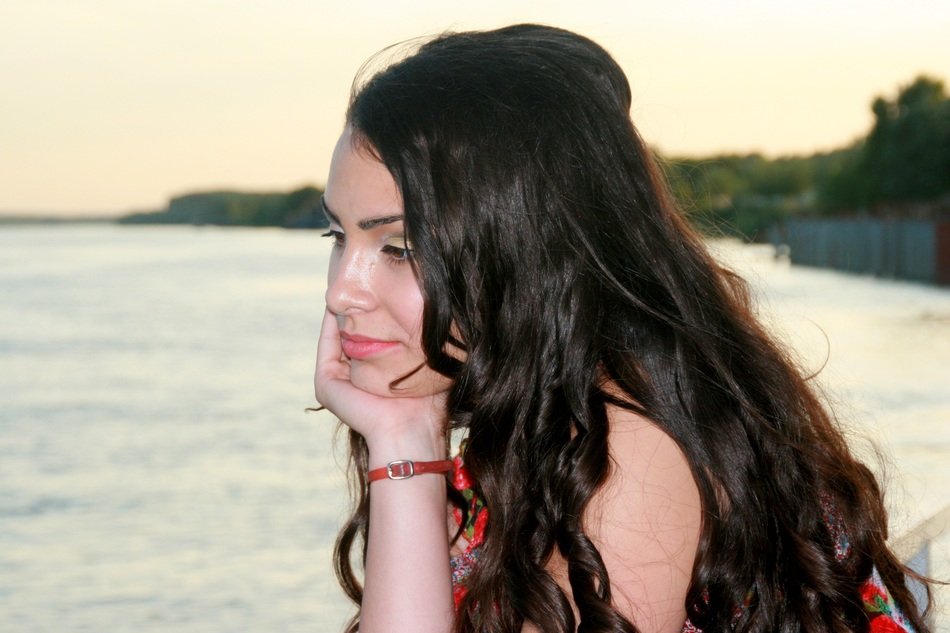 girl grieves near the water